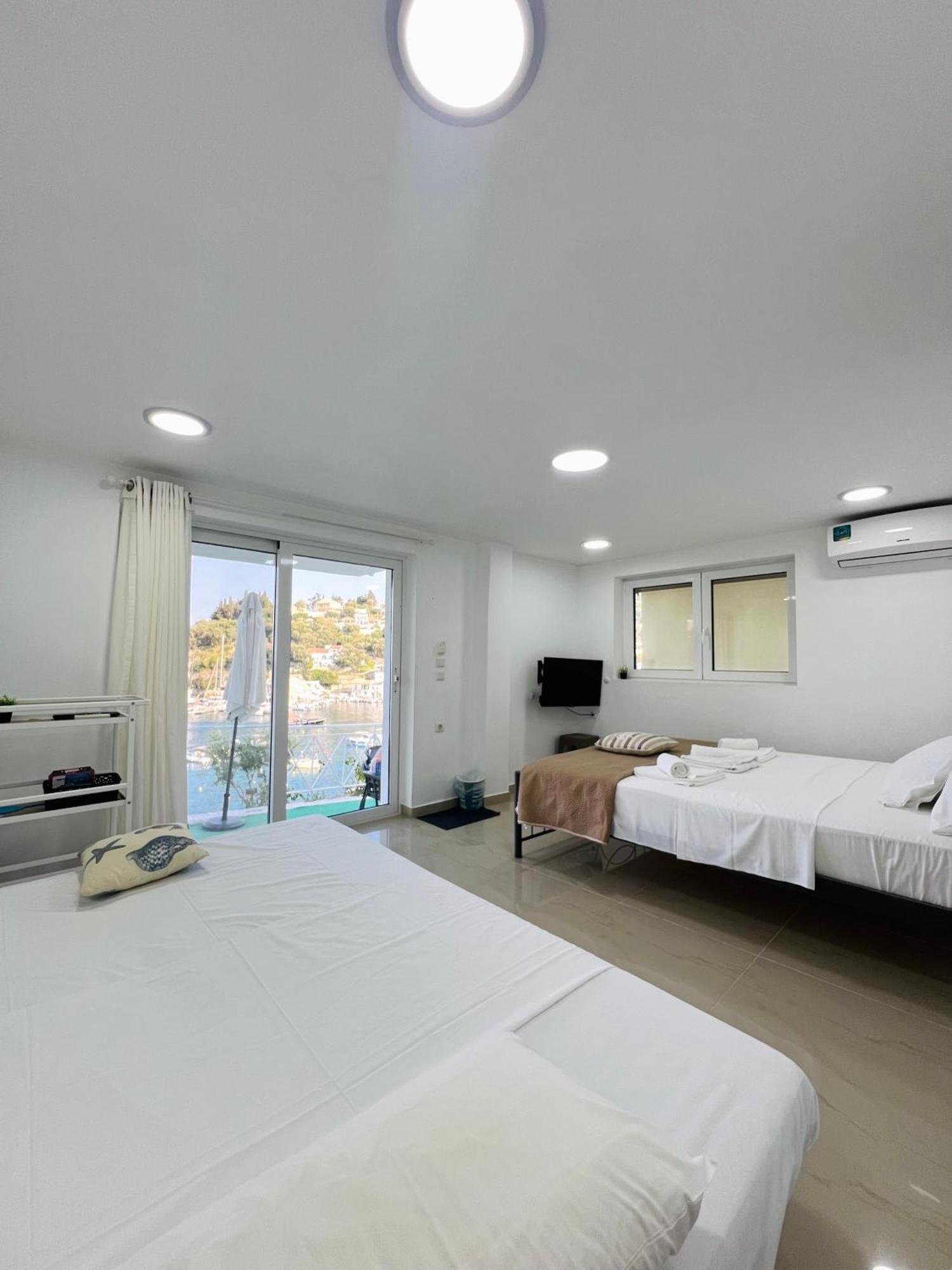 Longós Aronis Spyros Panoramic Seaview Apartments חדר תמונה