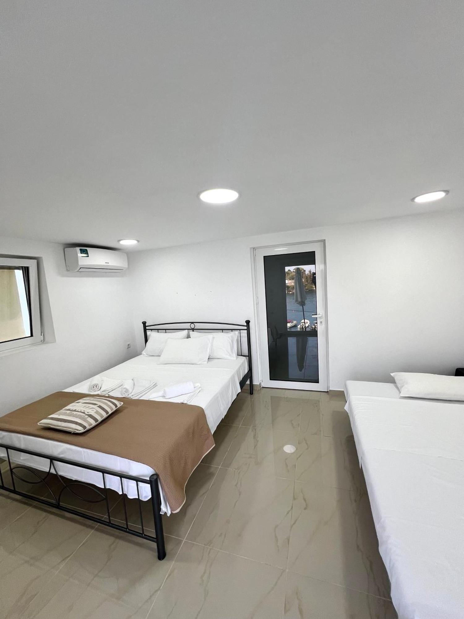 Longós Aronis Spyros Panoramic Seaview Apartments חדר תמונה